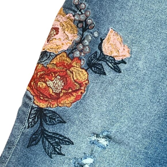 Womens Lane Bryant Girlfriend Crop Jeans Embroidered Floral Design Size 18 Blue - Picture 6 of 7